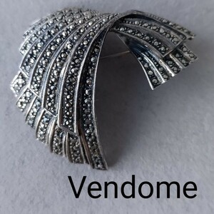 B837Vendome Boutiqueヴィンテージマーカサイトブローチ刻印あり