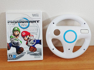 送料無料 マリオカートWii 「Wiiハンドル」×1同梱 Wiiハンドルを使って、新たな操作感で楽しめるWiiのマリオカート。ウィリーやジャンプ
