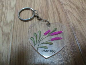 ● 年代物「HOKKAIDO (北海道) 透明ハート(ラベンダー)のキーホルダー」●