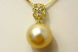  south . White Butterfly pearl pearl pendant top 12mmUP natural Gold color K18 made /D0.05ct