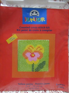 DMC JUNIOR Counted cross-stitch kit Kit point de croix a compter Yellow pansy-Pensee jaune