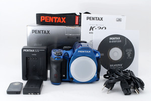 ◆美品◆PENTAX デジタル一眼レフカメラ K-30 ボディ クリスタルブルー 使用感少ない　元箱、付属品付き /912132