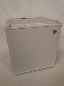 【送料無料】冷蔵庫 20L ミニ 小型 ホワイト 白 動作確認済み 取説なし コンパクト 1ドア ペルチェ式 静音 20年製 一人暮らし R2001w-5