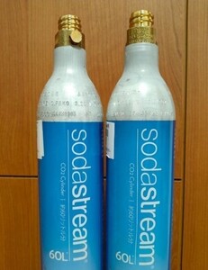 満タンのソーダストリームガス 2本