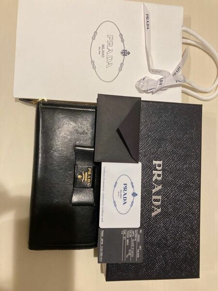 PRADA プラダ　長財布　牛革　ブラック