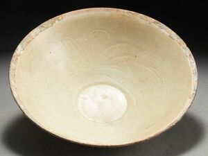Q549. 中国古玩 影青釉 劃花 花図 碗 皿 直径19.2cm / 陶器陶芸古陶磁時代