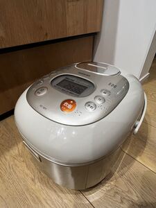東芝 TOSHIBA 炊飯器5.5合 RC-10FE