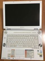 【ジャンク品】東芝 Toshiba Qosmio F40/86G 白Core2 Duo2.10GHz 2GB ACアダプタ付 HDD無し リモコン無し_画像1