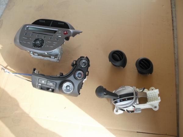 『A200』GE6,L13A,フィット,エアコンスイッチ,センターパネル,吹出口,AT シフトレバー,x^z2z