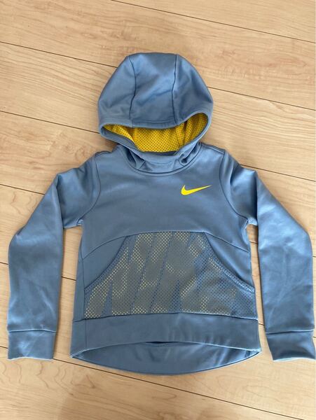 3.18値下げしました NIKE 裏フリースパーカー120