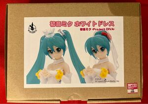 ちくたくらびっと　初音ミクホワイトドレス　ガレージキット