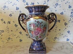 Art hand Auction Motif rose vintage peint à la main avec dorure. Artistique., Vase artisanal peint à la main, Chine, péninsule coréenne, La céramique ancienne en général, autres