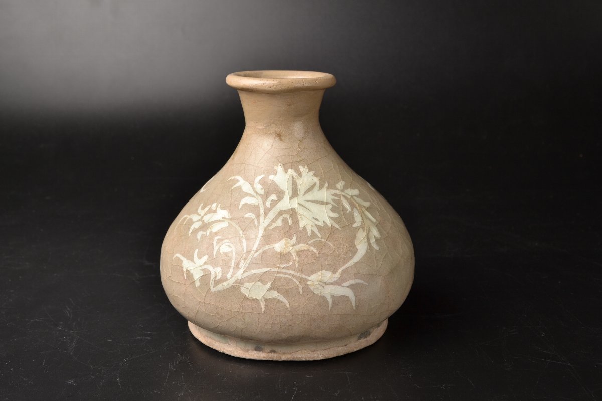 【メーカー再生品】 イラン 古美術商三日月伝来 16～17世紀 青磁白スリップ花文壷 イスラム陶器