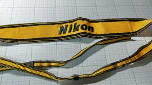 中古 ニコン Nikon カメラストラップ 黄色系 使用感あり 長期自宅保管品 キズ汚れあります