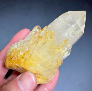  strong ... energy. crystal madaga Skull production natural Golden hi-la- candle quartz length some 10.3cm× width some 6.3cm× width approximately 5cm weight 272g