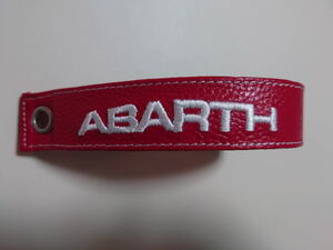 フィアット アバルト ABARTH 刺繍ロゴ入り 本革(レザー)リアゲートストラップ 本体:赤 ロゴ色:白 ステッチ色:白