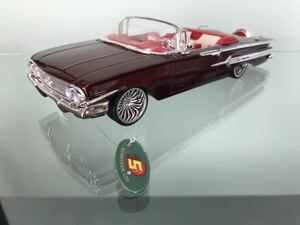 送料無料　1/24 シボレー　インパラ1960 ミニカー　SUNNY SIDE CHEVROLET IMPALA ローライダー