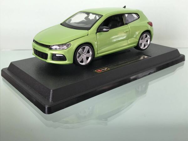 送料無料　1/24 フォルクスワーゲン　シロッコR ミニカー　ブラーゴ　burago VOLKSWAGEN Scirocco R