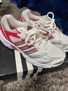adidas ランニングシューズ 新品未使用のまま8年近く自宅保管