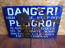 ★ＵＳＡ　ビンテージ　オリジナルコレクティブルDANGER HIGH VOLTAGE KEEP OFF SOUTHERN CALIFORNIA EDISON COMPANY SIGN /銃の弾痕あり★_画像1