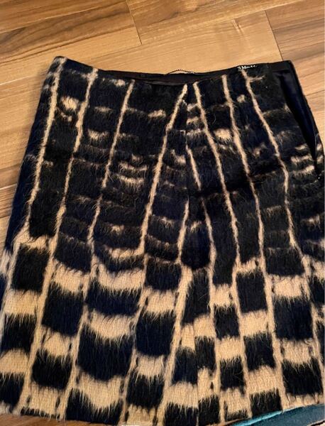 S Max Mara アルパカファースカート 使い回し易いネイビーとベージュ色