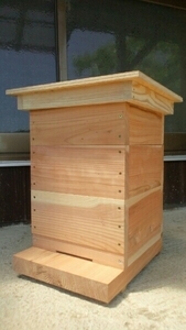 大工OB作製・日本蜜蜂三段重箱式巣箱、ミツバチ （焼き無し）