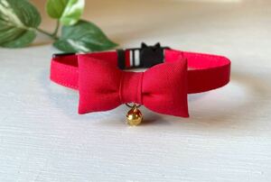 シンプルな赤い蝶ネクタイ 猫 首輪