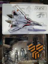 (中古)DX超合金　メサイアバルキリー「アルト機」VF-25FリニューアルVer._画像2