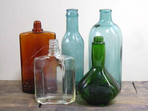 古いガラス瓶　５本セット　洋酒　薬瓶　化粧品瓶　ラムネ色　空き瓶 昭和レトロ
