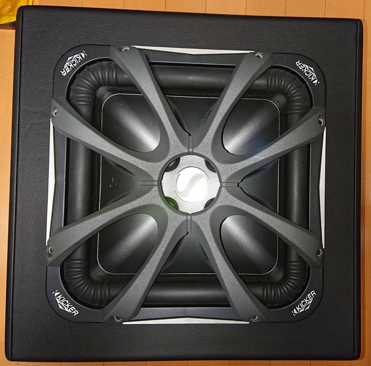 KICKER キッカー L7 12インチ ボックス グリル付き サブウーファー