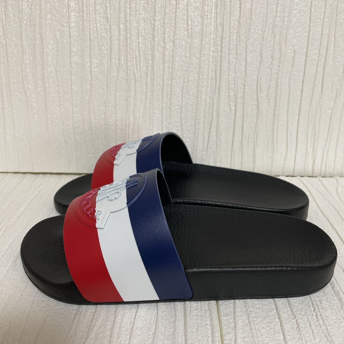 外箱不良宅配便送料無料 【新品】MONCLER Basile スライド サンダル