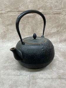 旧家蔵出 鉄瓶 茶道具 湯沸かし 紅葉 煎茶道具 銘 無し 茶道 レトロ 古い 骨董品 当時物