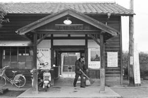 飾って楽しむ鉄道写真（昭和の駅in九州：筑豊本線 上穂波） NO.57410034