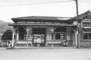 飾って楽しむ鉄道写真（昭和の駅in九州：日田彦山線 採銅所） NO.56840030