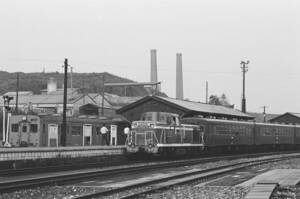  ornament .. comfort railroad photograph ( Showa era. station in Kyushu : day rice field . mountain line . rice field ) NO.56420013