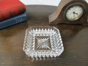 ガラス製 トレー 皿 ディッシュ 小物入れ 小物置き 置物 飾り イギリス 英国 インテリア雑貨 glass 1832e