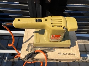 工具　Black & Decker製　FINISHING SANDER 仕上げ用電動ヤスリ No.7404-03 中古動作品　現状渡しです。