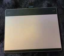 M24 Wacom ワコム Intuos COMIC PEN Touch Tablet ペンタブレット ペンなし_画像2
