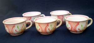 Art hand Auction 昭和レトロ 古いカップ 5点 赤絵 手描き 長期保管品 コーヒーカップ マグカップ, アンティーク, コレクション, 雑貨, その他