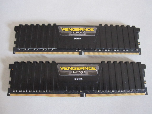 スマホ CORSAIR DDR4 メモリ 8GB×2枚キット CMK16GX4M2B3の通販 by