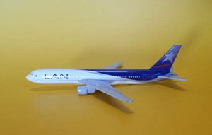 ボーイング 767-300 LAN・チリ航空 1/350　置物 模型　航空機 　旅客機 　ダイキャスト