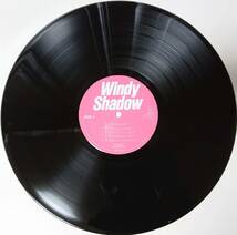 松田聖子 : Windy Shadow 帯付き 国内盤 中古 アナログ LPレコード盤 1984年 28AH1800 M2-KDO-370_画像3