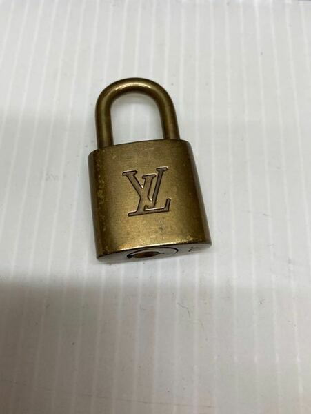 送料無料　ルイヴィトン　南京錠（鍵無し）パドロック　LOUIS VUITTON