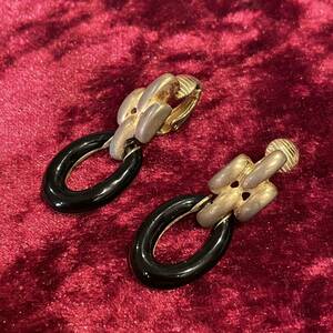 2 vintage GIVENCHY Givenchy ji van si. Circle earrings 