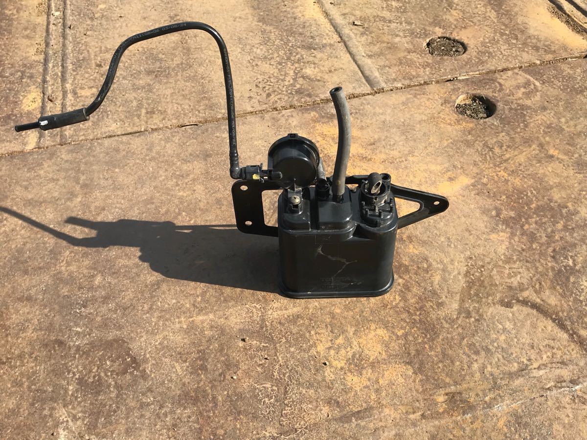 TOYOTA トヨタ セルシオ UCF30 後期 純正 チャコールキャニスター 