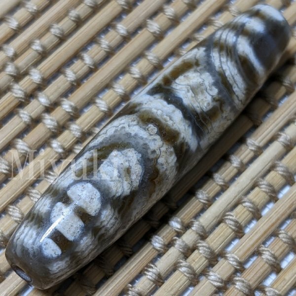 御幸天珠 AZ07402 ドラゴンマーク 四眼天珠 56x13mm 一目で忘れられないインパクト 4眼天珠 ドラゴンライン