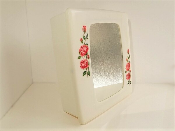 【送料無料】レトロな薔薇の壁付けミラーキャビネット プラスチック フランス蚤の市 洗面所・浴室 ヴィンテージ 65001