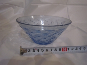 新品未使用品　気泡あり　レア　器　皿　小鉢　どんぶり　青色　ブルー　ガラス　昭和　縦約7.5センチ・横約11センチ　