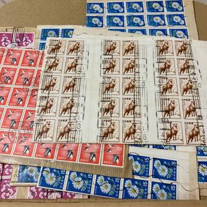 使用済切手 ネコポス最大サイズいっぱい 【1】キク 15円 ソメイヨシノ 10円 他 1kg弱(ボックス込700〜800g程度)