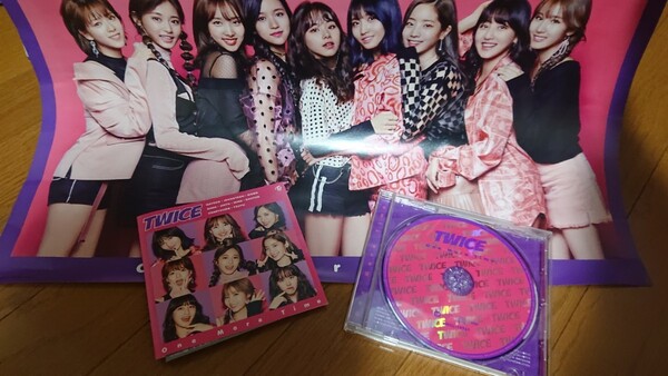 One More Time　TWICE　(トゥワイス)　CD　ポスター